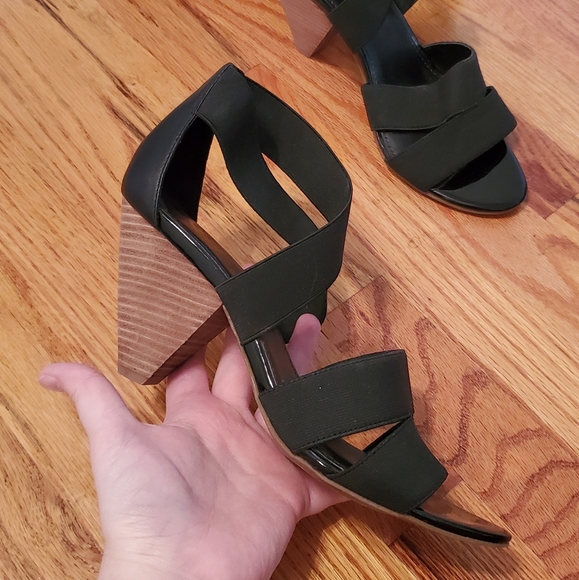 Vince Camuto Ellamae Black Elastic Mars Nappa Heel - Picture 2 of 16